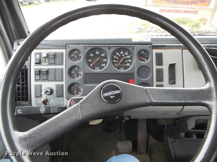 image for item K1015 1995 Freightliner Business Class FL60 utility truck