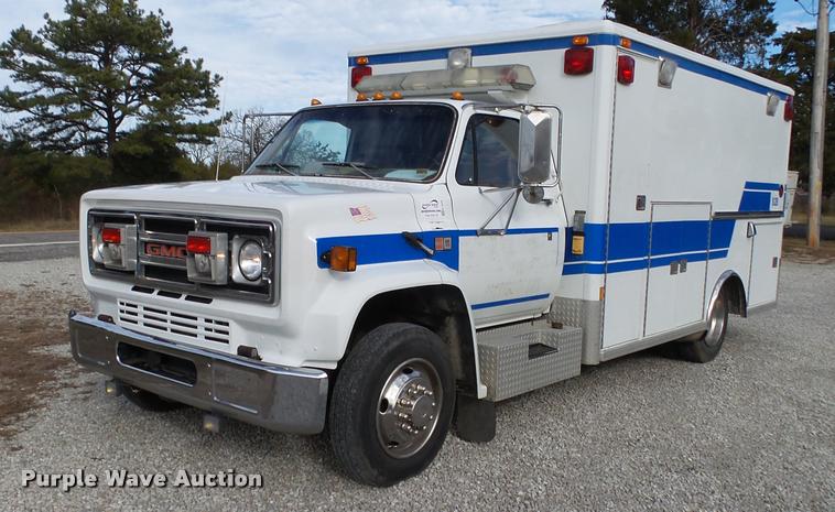 image for item K1016 1990 GMC TopKick 7000 ambulance