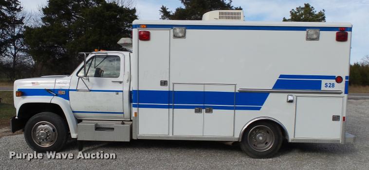 image for item K1016 1990 GMC TopKick 7000 ambulance