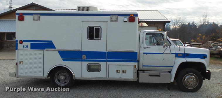 image for item K1016 1990 GMC TopKick 7000 ambulance
