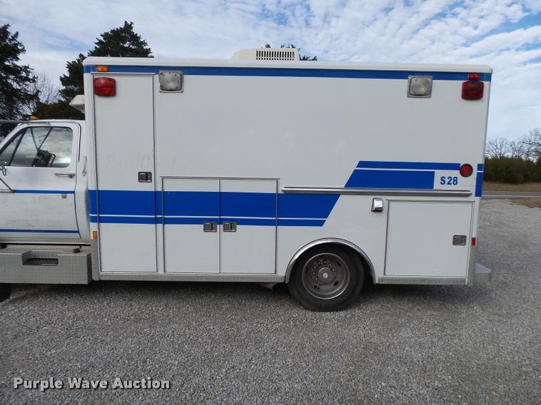 image for item K1016 1990 GMC TopKick 7000 ambulance