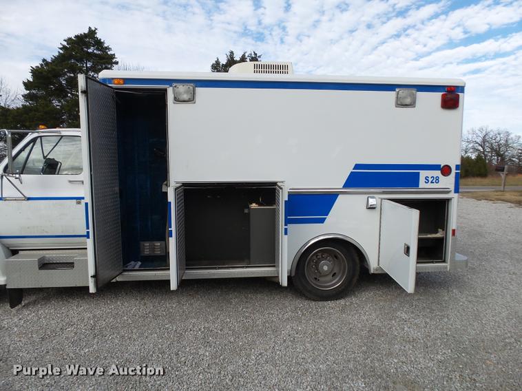 image for item K1016 1990 GMC TopKick 7000 ambulance