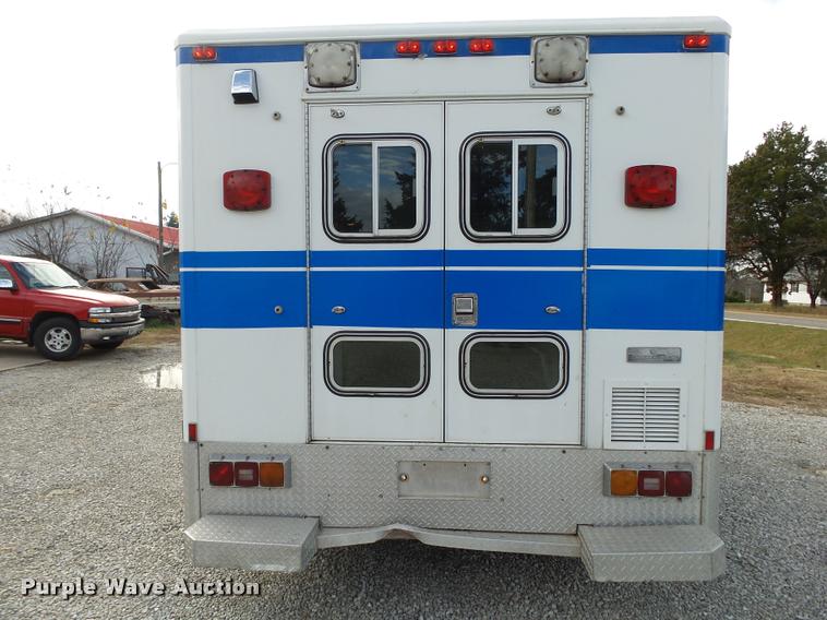 image for item K1016 1990 GMC TopKick 7000 ambulance