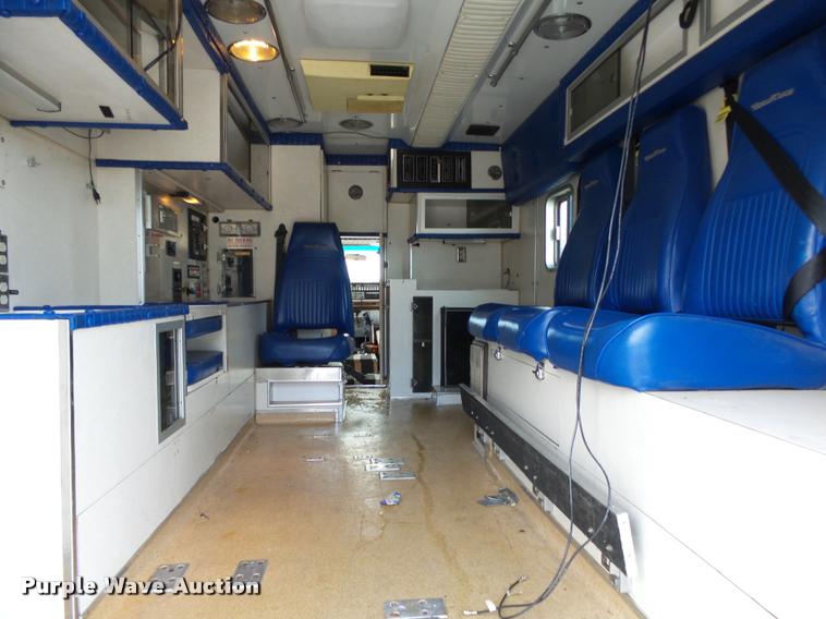 image for item K1016 1990 GMC TopKick 7000 ambulance