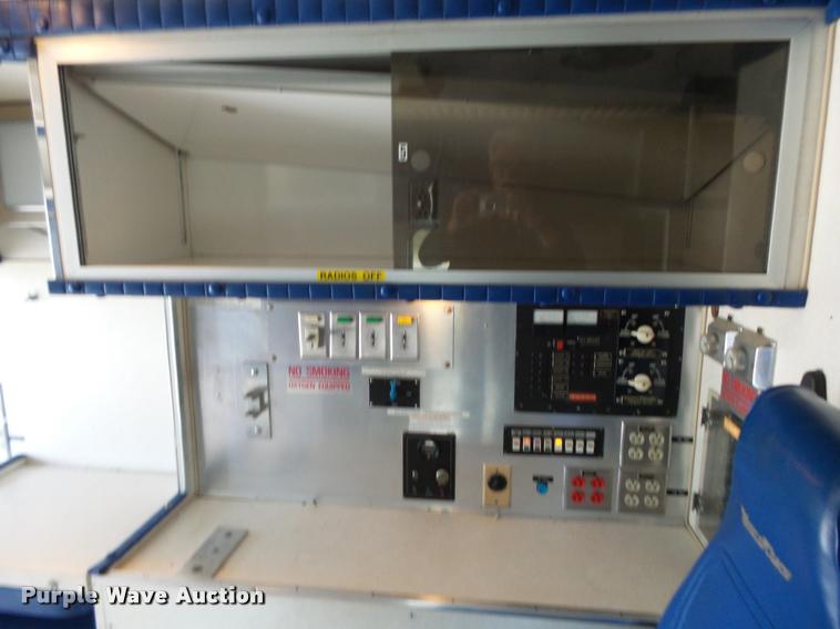 image for item K1016 1990 GMC TopKick 7000 ambulance