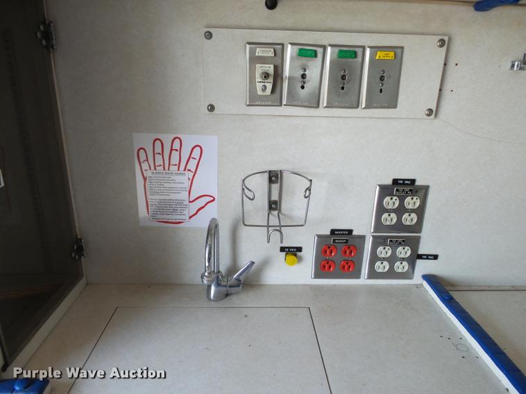 image for item K1016 1990 GMC TopKick 7000 ambulance