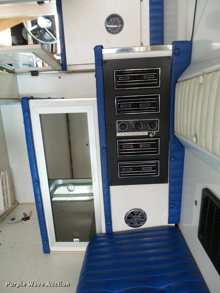 image for item K1016 1990 GMC TopKick 7000 ambulance