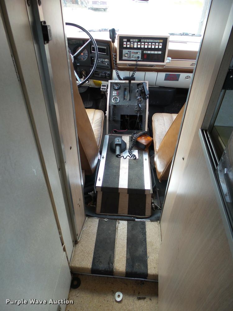 image for item K1016 1990 GMC TopKick 7000 ambulance