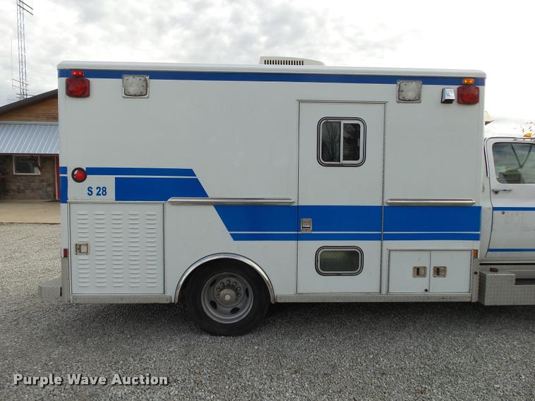 image for item K1016 1990 GMC TopKick 7000 ambulance