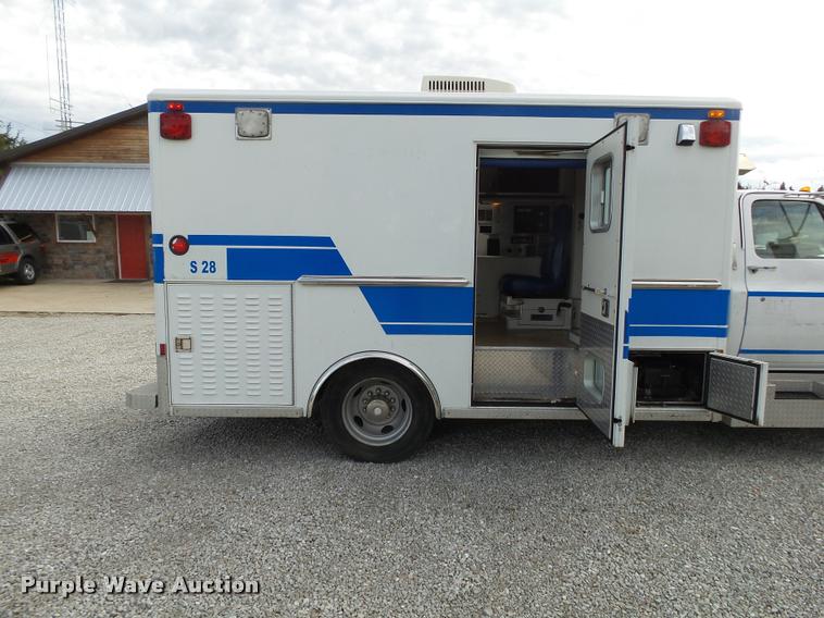image for item K1016 1990 GMC TopKick 7000 ambulance