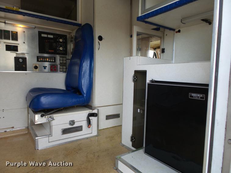 image for item K1016 1990 GMC TopKick 7000 ambulance