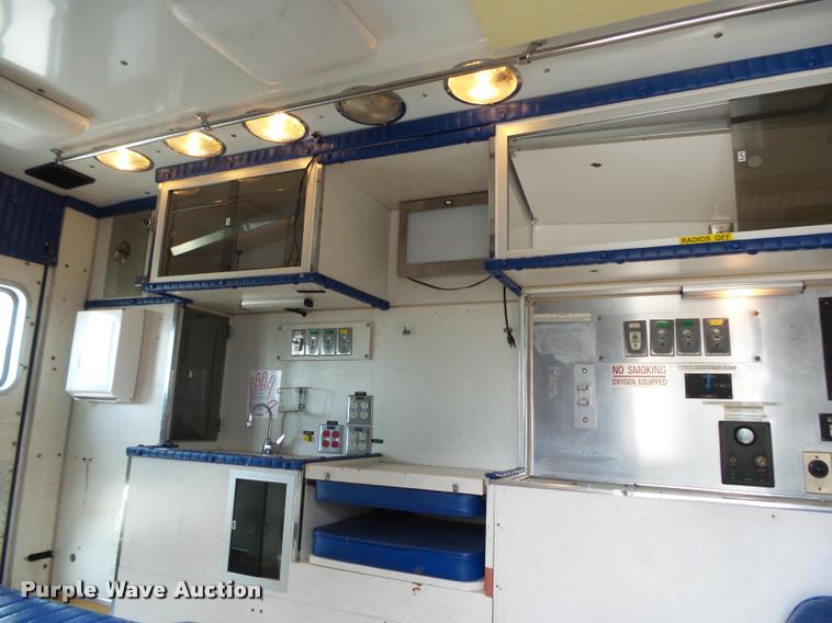 image for item K1016 1990 GMC TopKick 7000 ambulance