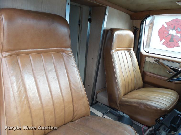 image for item K1016 1990 GMC TopKick 7000 ambulance