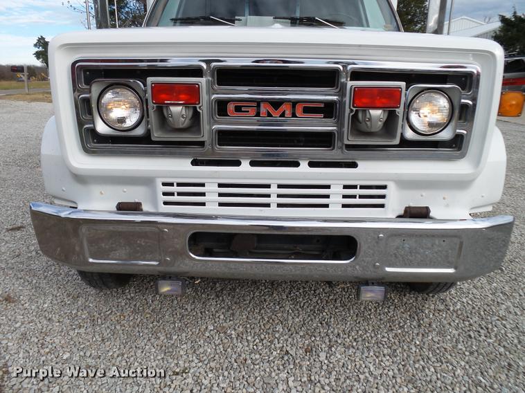image for item K1016 1990 GMC TopKick 7000 ambulance