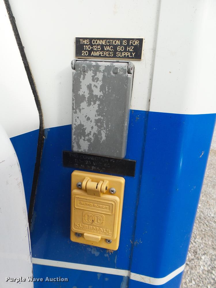 image for item K1016 1990 GMC TopKick 7000 ambulance