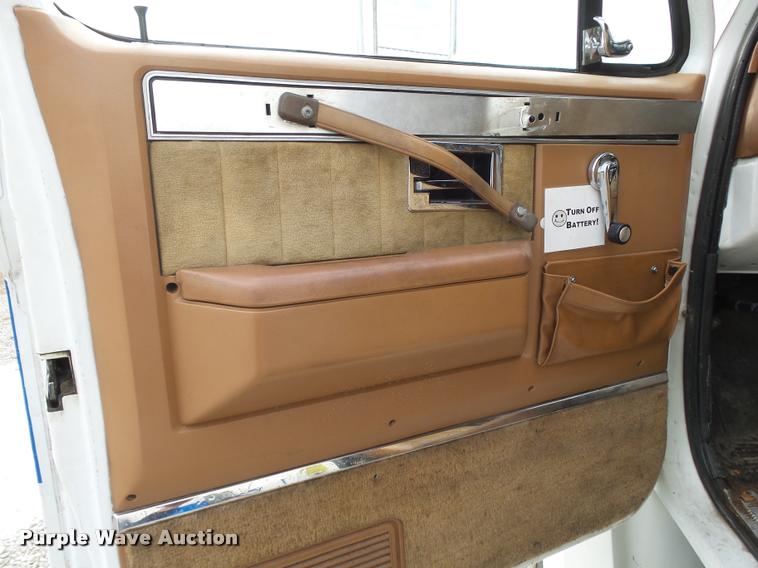 image for item K1016 1990 GMC TopKick 7000 ambulance