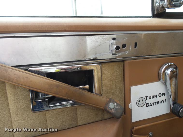 image for item K1016 1990 GMC TopKick 7000 ambulance