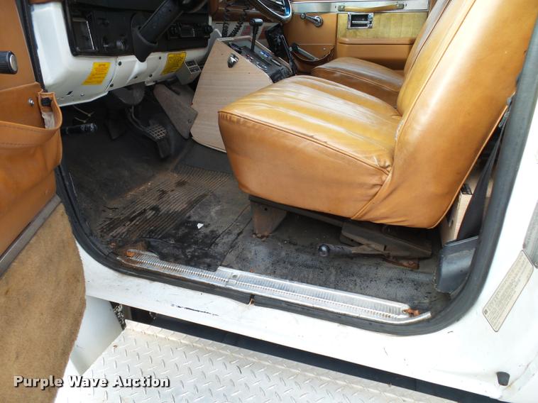 image for item K1016 1990 GMC TopKick 7000 ambulance