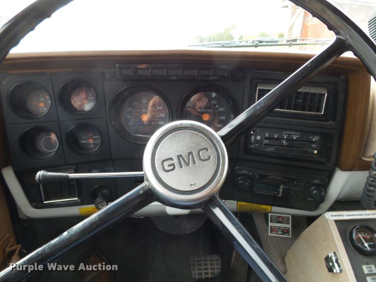 image for item K1016 1990 GMC TopKick 7000 ambulance