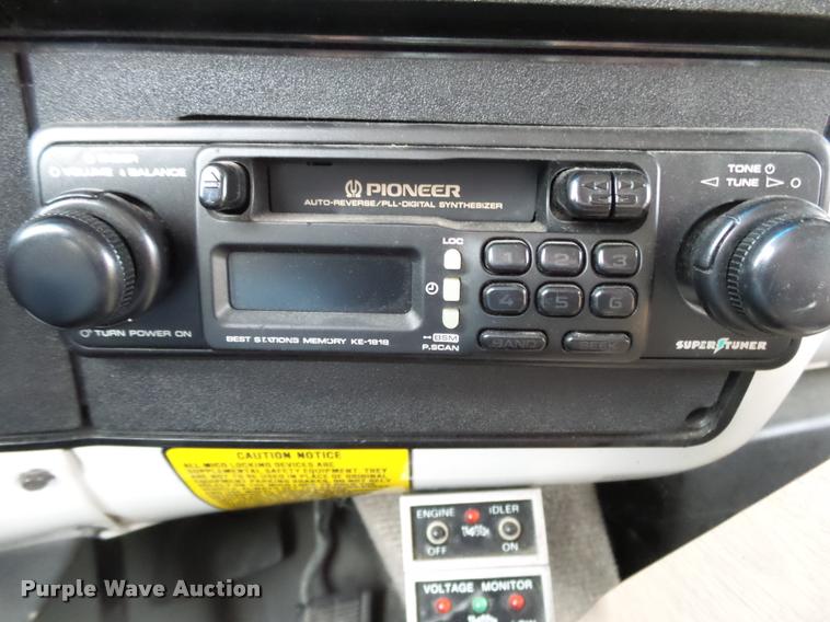 image for item K1016 1990 GMC TopKick 7000 ambulance