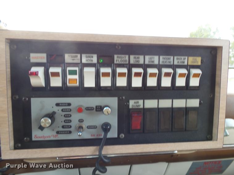 image for item K1016 1990 GMC TopKick 7000 ambulance