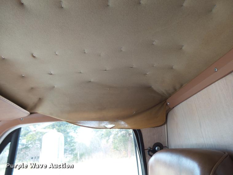 image for item K1016 1990 GMC TopKick 7000 ambulance