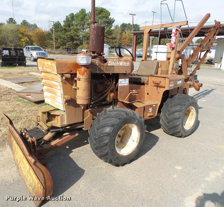 image for item K1033 Ditch Witch R40 trencher