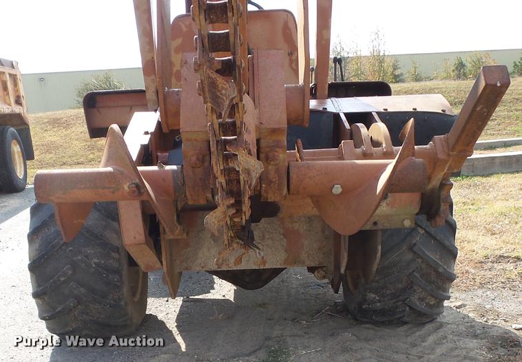image for item K1033 Ditch Witch R40 trencher