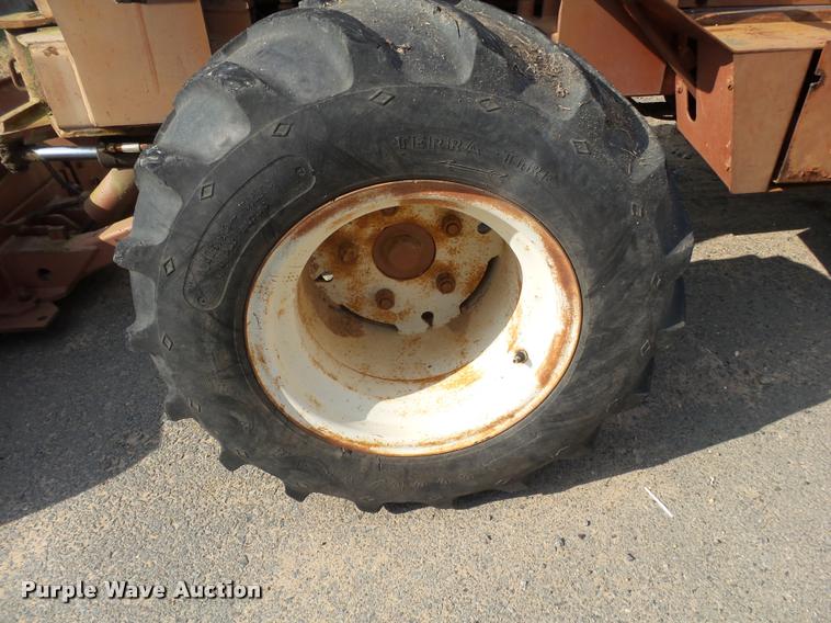 image for item K1033 Ditch Witch R40 trencher