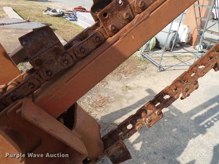 image for item K1033 Ditch Witch R40 trencher