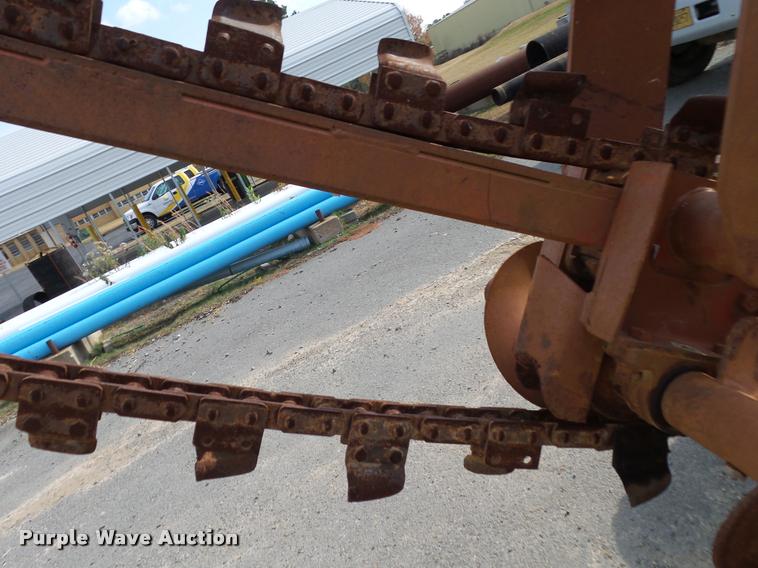 image for item K1033 Ditch Witch R40 trencher