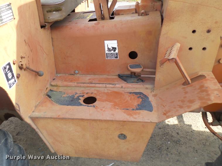 image for item K1033 Ditch Witch R40 trencher