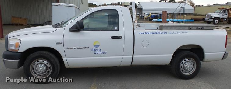 image for item K1035 2006 Dodge Ram 2500 pickup truck