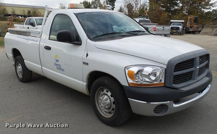 image for item K1035 2006 Dodge Ram 2500 pickup truck