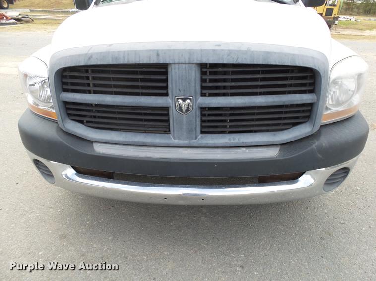 image for item K1035 2006 Dodge Ram 2500 pickup truck