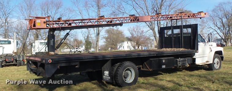 image for item K5517 1992 Ford F700 flatbed truck