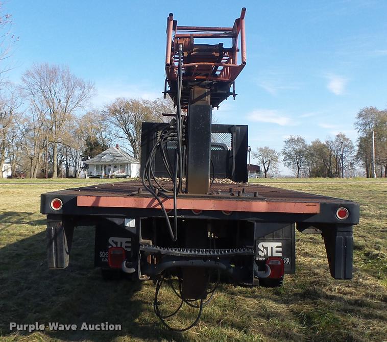 image for item K5517 1992 Ford F700 flatbed truck