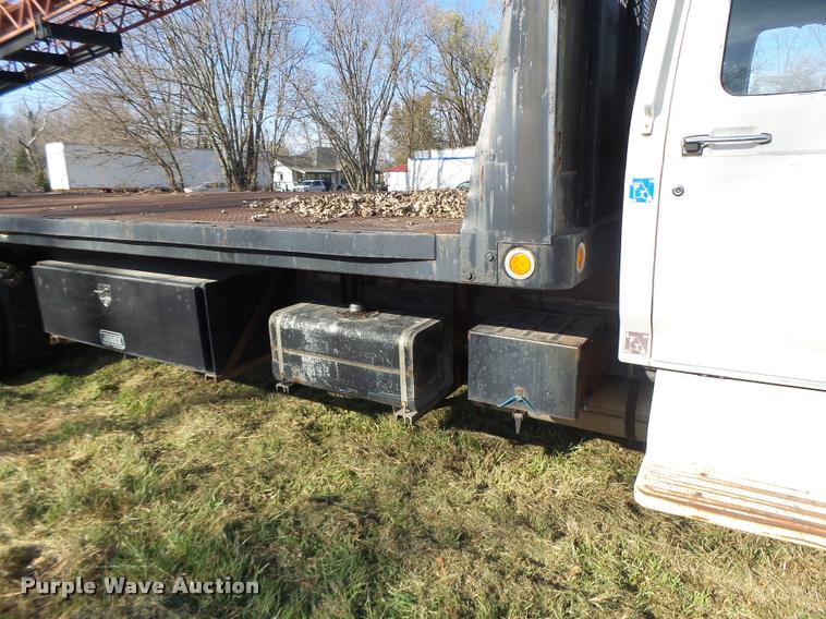 image for item K5517 1992 Ford F700 flatbed truck