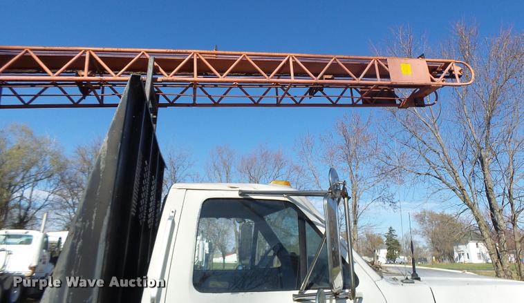 image for item K5517 1992 Ford F700 flatbed truck