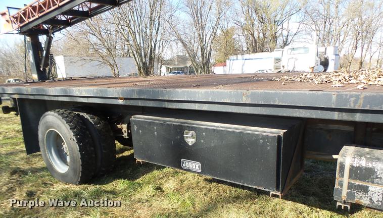 image for item K5517 1992 Ford F700 flatbed truck