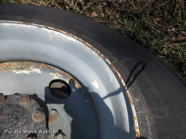 image for item K5517 1992 Ford F700 flatbed truck