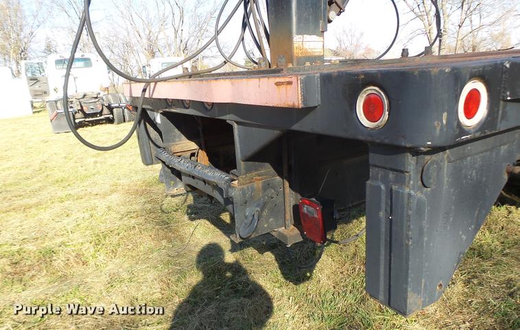 image for item K5517 1992 Ford F700 flatbed truck