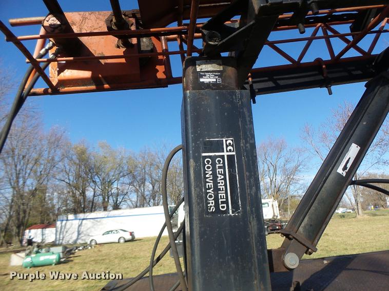 image for item K5517 1992 Ford F700 flatbed truck