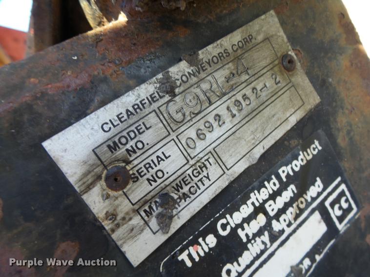 image for item K5517 1992 Ford F700 flatbed truck