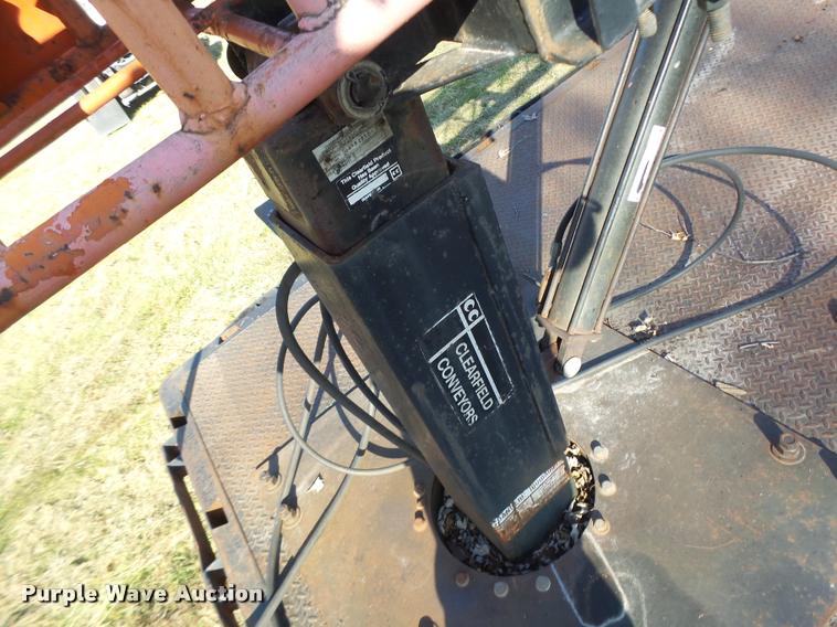 image for item K5517 1992 Ford F700 flatbed truck