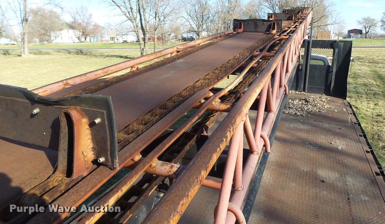 image for item K5517 1992 Ford F700 flatbed truck