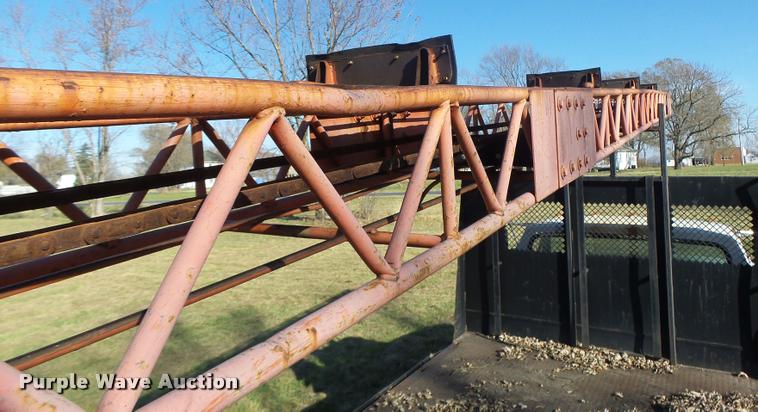 image for item K5517 1992 Ford F700 flatbed truck