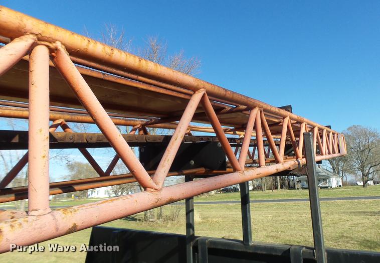 image for item K5517 1992 Ford F700 flatbed truck