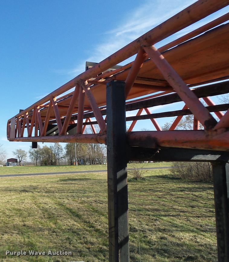 image for item K5517 1992 Ford F700 flatbed truck