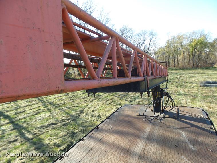 image for item K5517 1992 Ford F700 flatbed truck